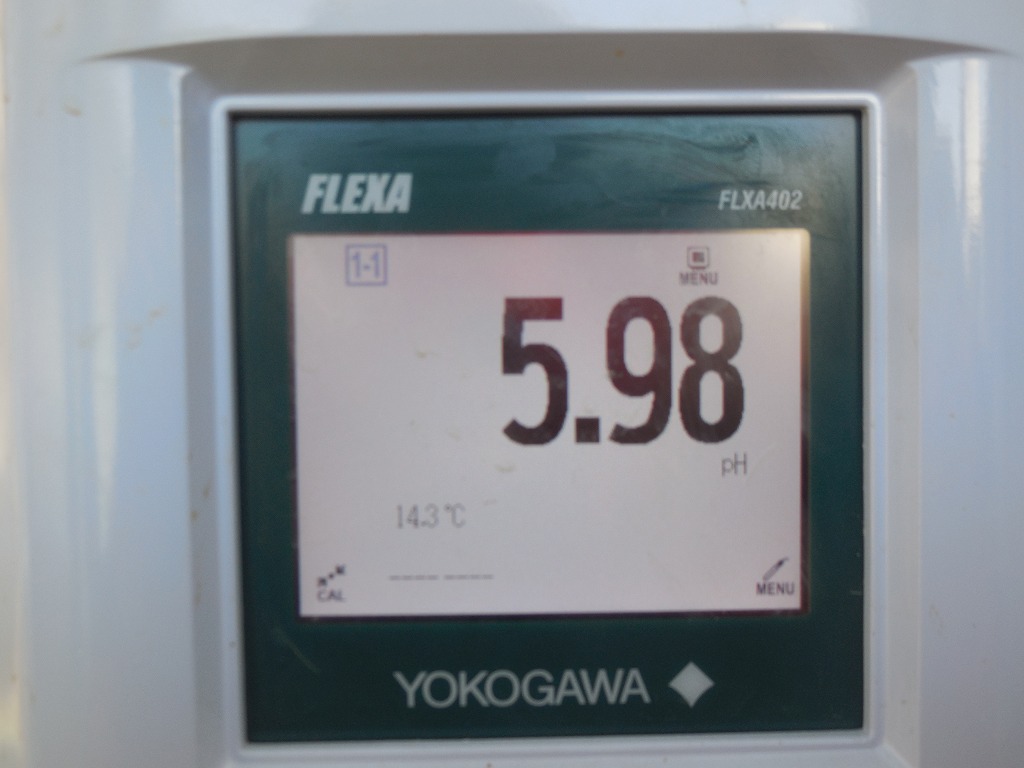 汚泥 排水処理でpHを落とします