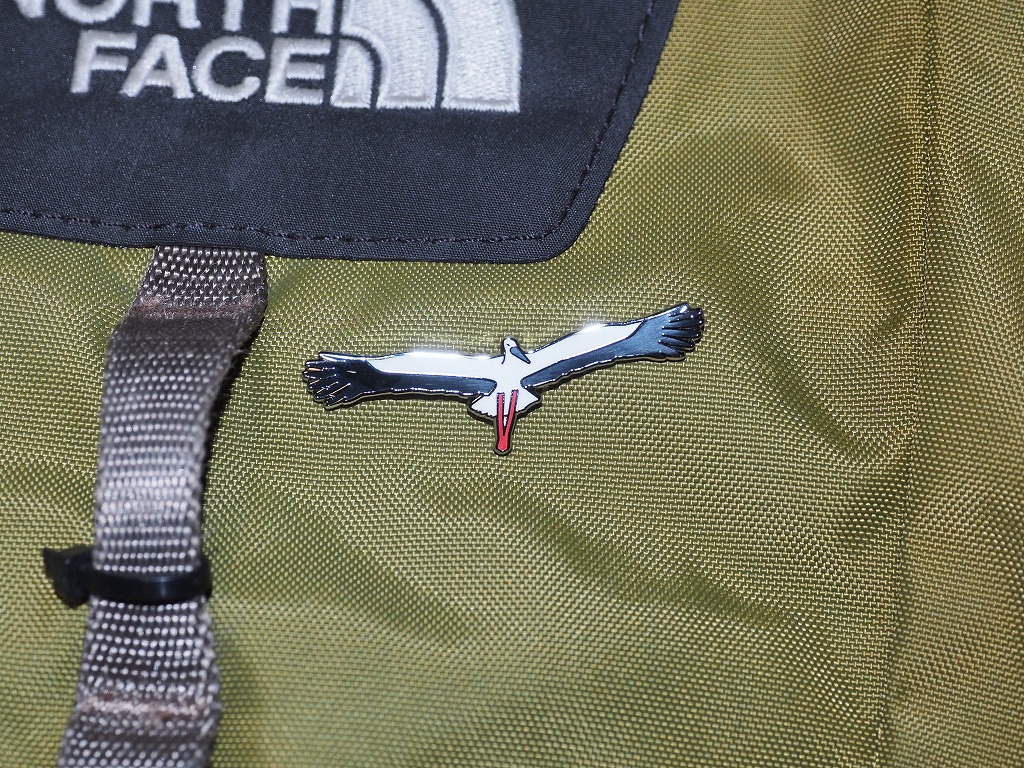 お土産のコウノトリピンバッチ：500円