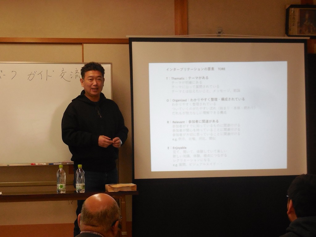 福島　大輔氏によるガイド講義です
